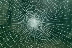 Mengapa Kaca Safety Menjadi Pilihan Terbaik untuk Keamanan Bangunan dan Kendaraan Modern Saat Ini