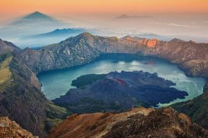 Destinasi Wisata Gunung Populer di Indonesia dan Dunia: Menikmati Keindahan Alam, Pendakian Seru, Panorama Puncak, dan Pesona Wisata Alam Pegunungan yang Memukau para Pecinta Petualangan