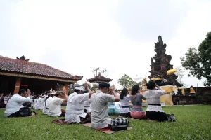 Upacara Keagamaan Umat Hindu di Indonesia: Jenis, Makna, Tujuan, dan Nilai Spiritual dalam Tradisi Upacara Keagamaan yang Sarat Makna serta Hubungannya dengan Kehidupan Masyarakat Bali